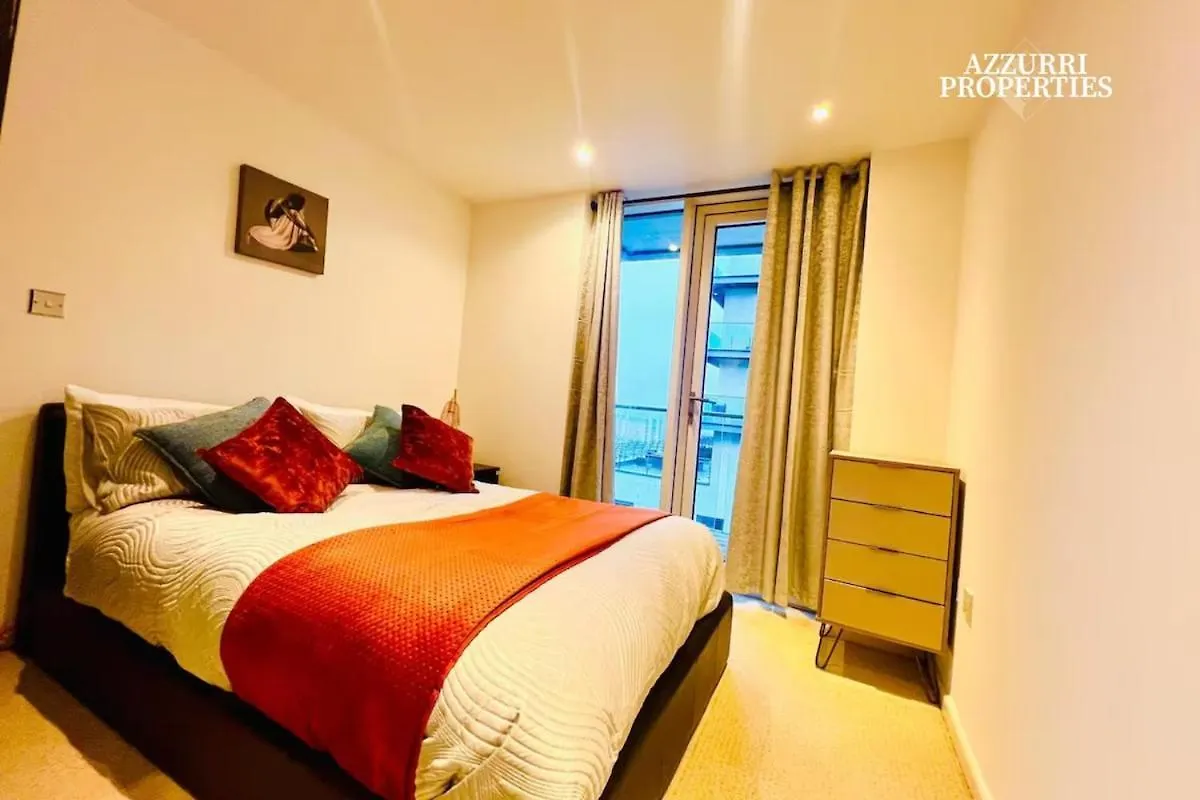 Elegant 1-Bedroom Flat With Balcony View Of Millwall And Only 7-Minute Walk To Crossharbour Station location